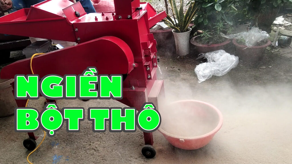 Dùng máy băm xơ dừa để nghiền bột thô